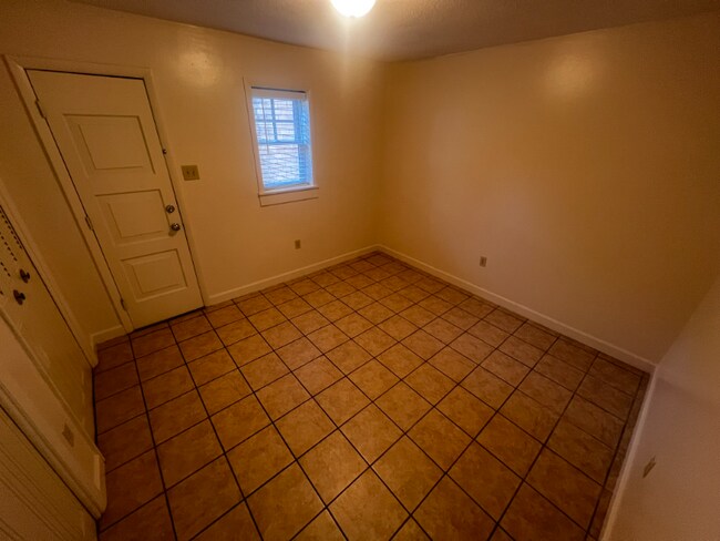 Building Photo - 147 Mountain View Dr SW