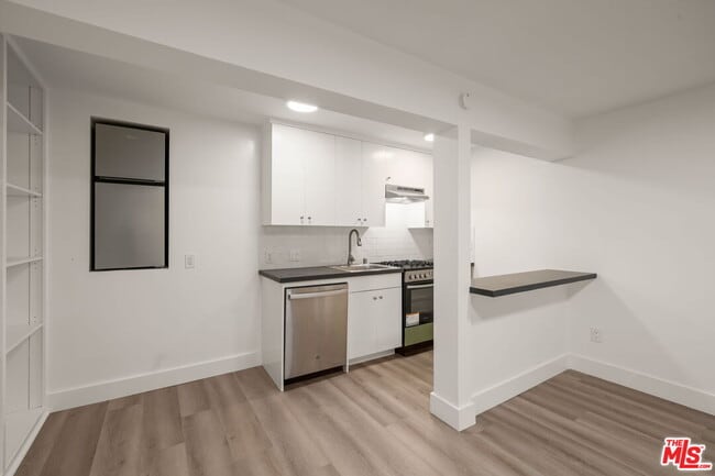 Building Photo - 6821 E Ocean Blvd