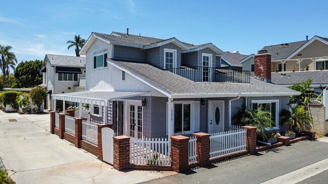 AVAILABLE NOW!! WATERFRONT HOME ON MARINE... - AVAILABLE NOW!!  WATERFRONT HOME ON MARINE...