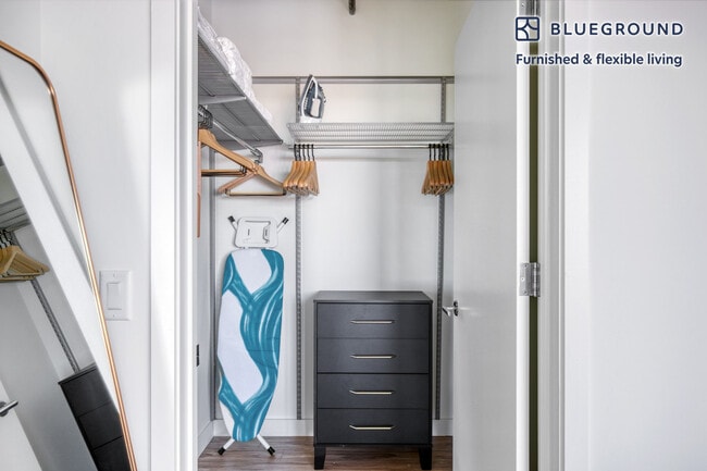 Building Photo - 165 North Des Plaines Street-SI FL12-ID748