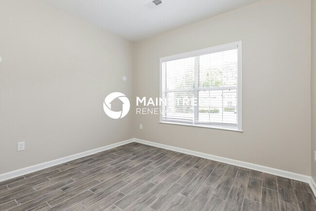 Building Photo - 5 Bedroom Pet-Friendly Home in Fayettevill...