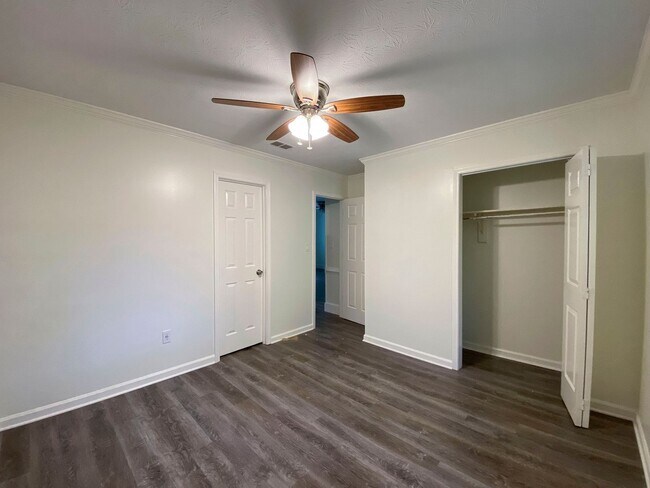 Building Photo - 205 Park Ridge Dr