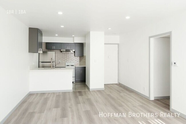 Building Photo - 1603 N Poinsettia Pl