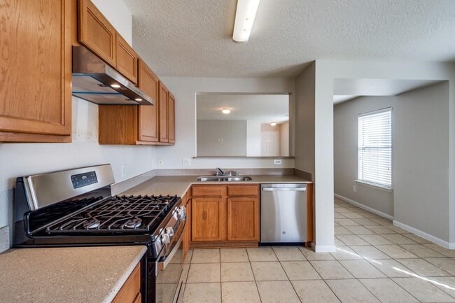 Building Photo - 3054 Legends York Dr