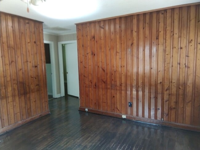 Building Photo - 304 Old Shaw Rd