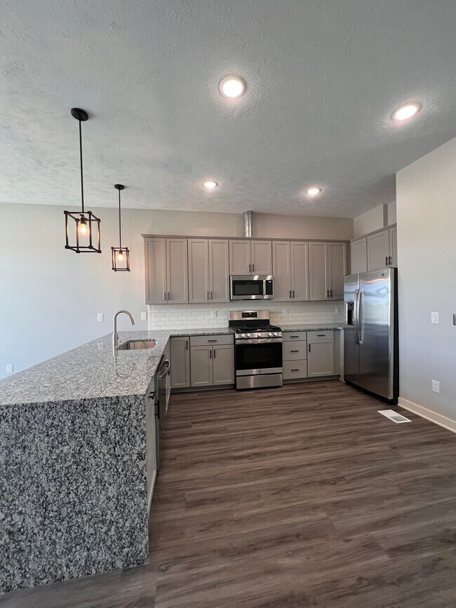 Building Photo - Luxury Living In Midtown near UNMC - 2bed 3bath + Garage