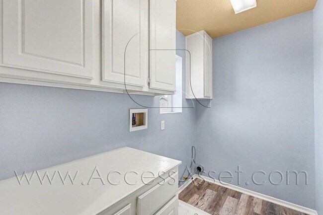 Building Photo - Inviting 4-Bed, 3-Bath Home In Sunny Winchester!