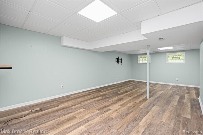 Building Photo - 7432 Azalea Ct