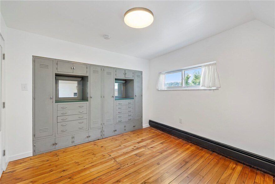 Building Photo - 6026 Sawyer St