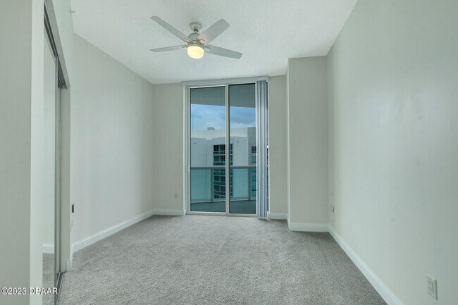 Building Photo - 241 Riverside Dr
