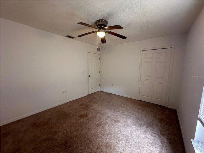 Building Photo - 33 Rybark Ln