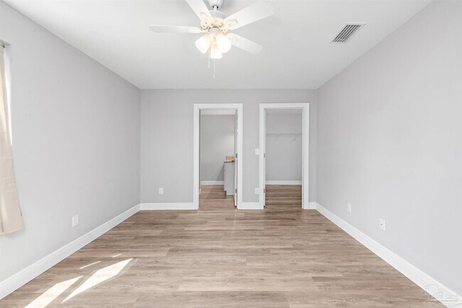 Building Photo - 3611 Stonewall Ave