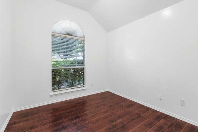 Building Photo - 11171 Mansfield Dr