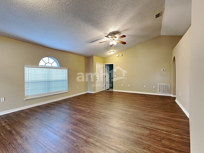 Building Photo - 6679 Gentle Oaks Dr W