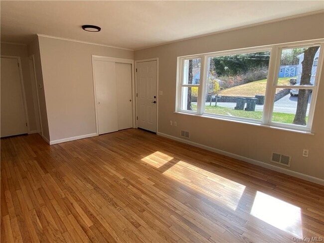 Building Photo - 18 Mountain Rd