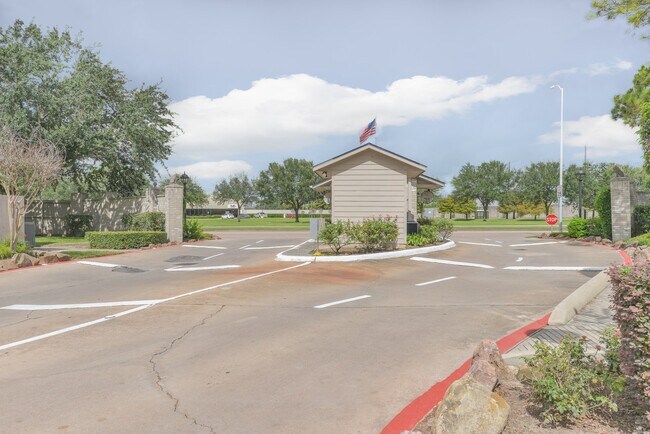 Building Photo - 3126 Holly Hall St