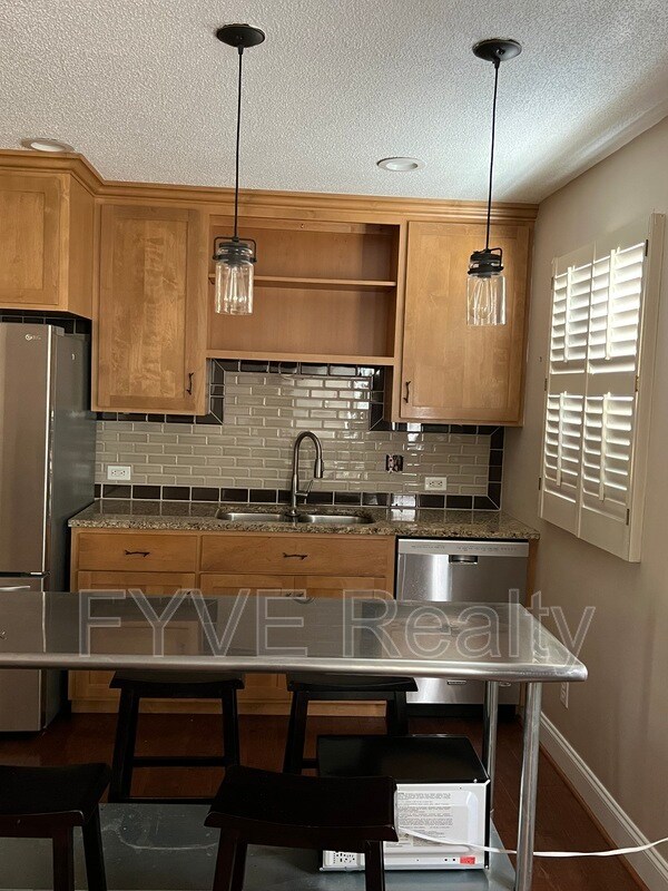 Building Photo - 7914 Gleason Dr