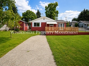 Building Photo - Three Bed Rambler on large fenced corner lot with patio