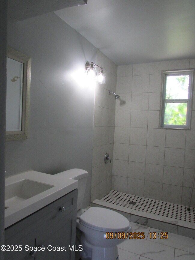 Building Photo - 1647 Dixie Way