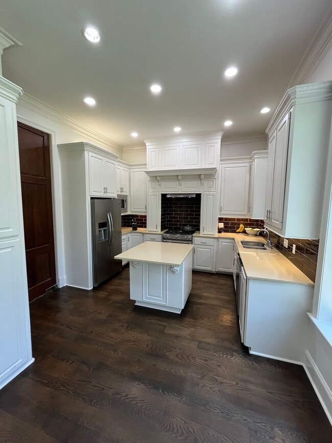 Building Photo - 105 Broadfoot Cir