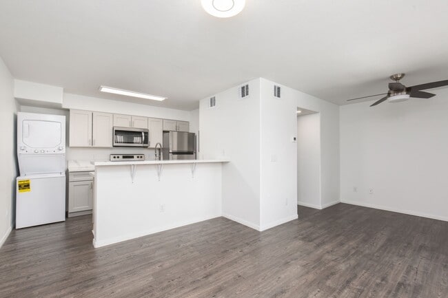 Building Photo - Completely remodeled studio unit overlooki...