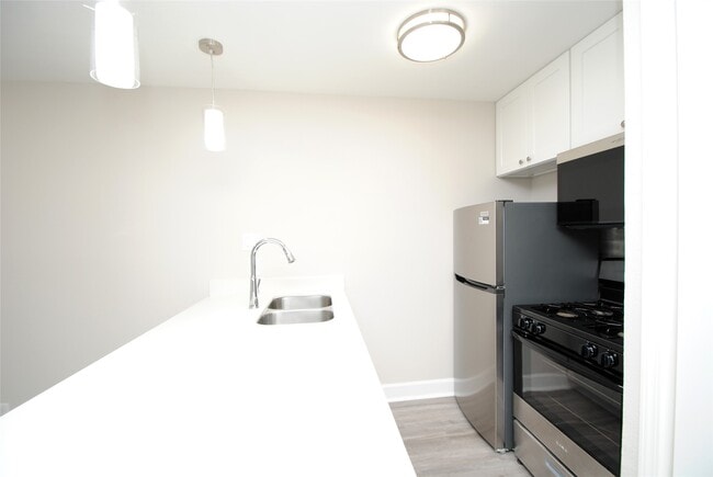 Building Photo - 2515 Yoakum Blvd