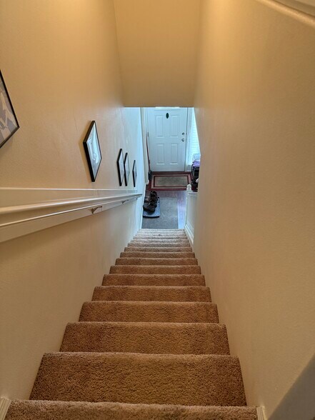 Stairwell - 4586 Campbell Park Loop