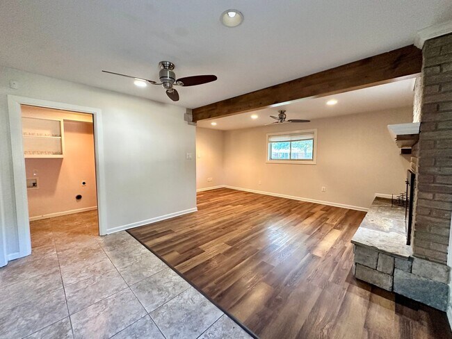 Building Photo - 5719 Fairview Dr