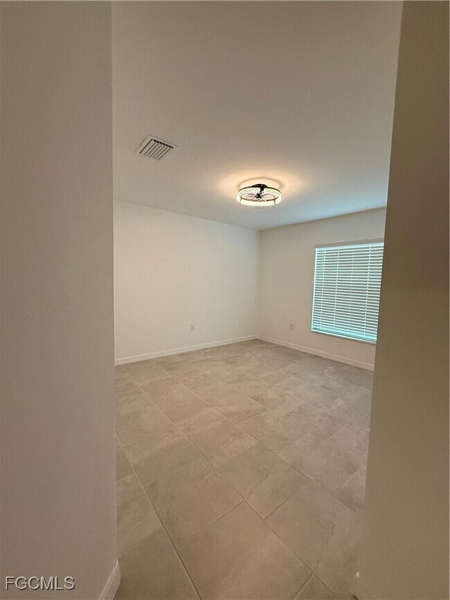 Building Photo - 3850 Treasure Oak Wy