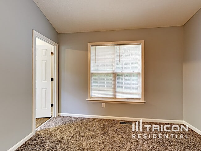 Building Photo - 125 Pinto Dr