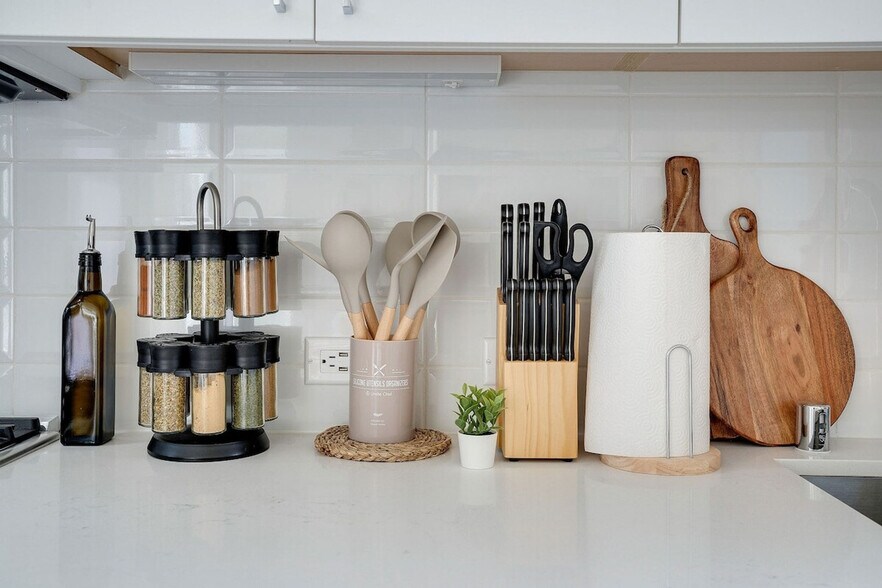 Building Photo - 1414 E Howell St