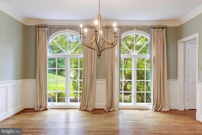 Building Photo - 8001 Greenwich Woods Dr