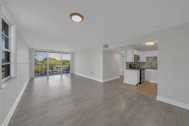 Primary Photo - 13120 SW 92nd Ave