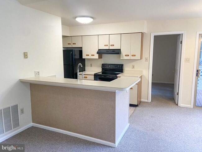 Building Photo - 108 Foxmeadow Dr