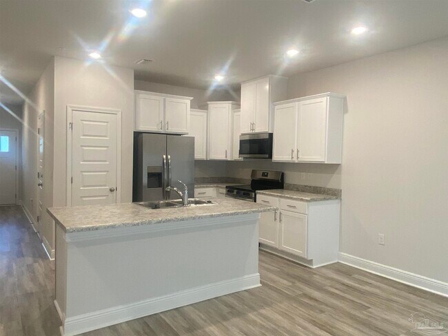 Building Photo - 710 Giese Ln