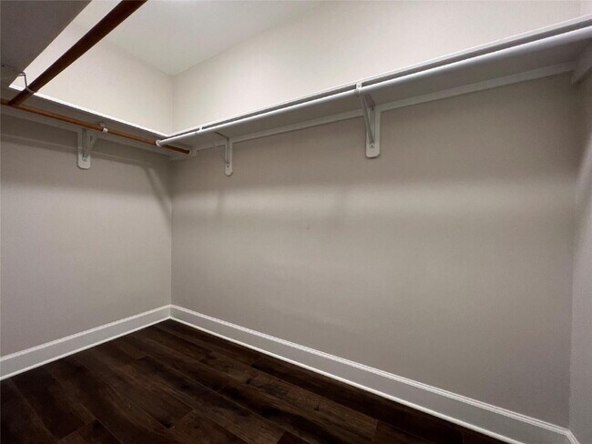 Building Photo - 3 Bedroom Home for Rent in Houston 77096 | Updated Home with Large Backyard