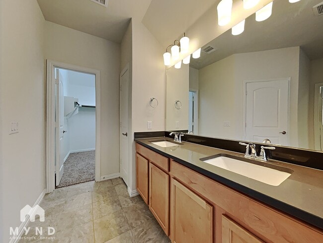 Building Photo - 4916 Meadow Falls Dr