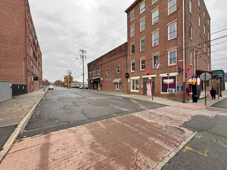 Building Photo - 12 Front St