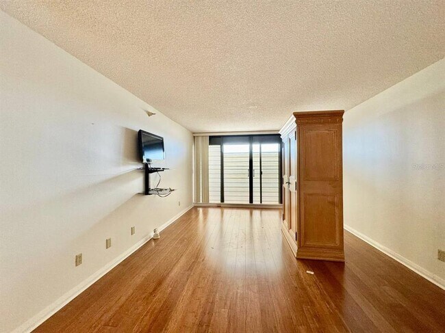 Building Photo - 5950 Pelican Bay Plaza S