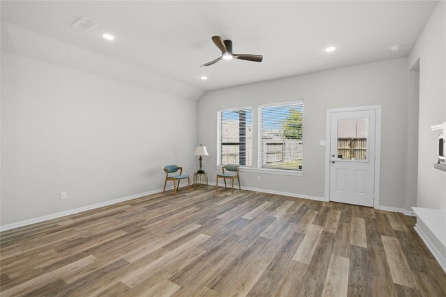 Building Photo - 2815 Torrey Pines Dr