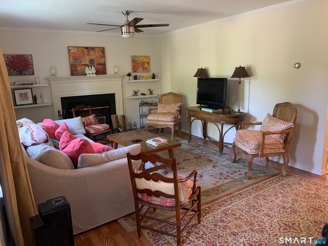 Building Photo - 160 Russell St