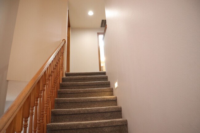 Building Photo - 1508 SE Solomon Loop