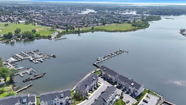 Building Photo - Stunning Townhome with Water Views!