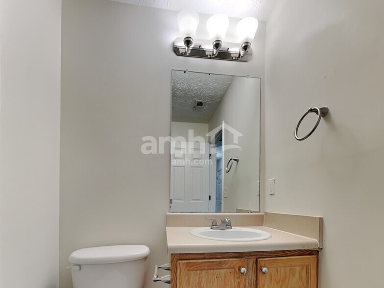 Building Photo - 104 Arbor Creek Way