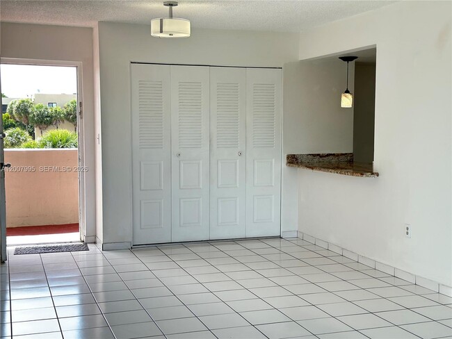 Building Photo - 802 NW 87th Ave