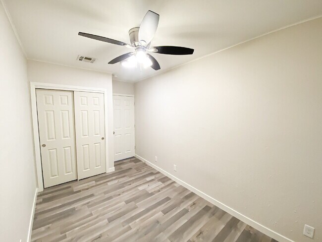 Building Photo - 21 E Alameda Dr