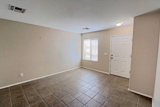 Building Photo - 50% OFF FIRST MONTH'S RENT!!!!!!!!!!!! Los Arroyos