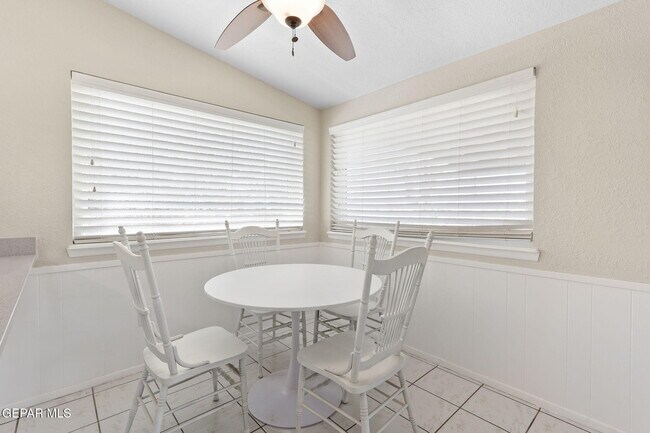 Building Photo - 4871 Los Reales Dr