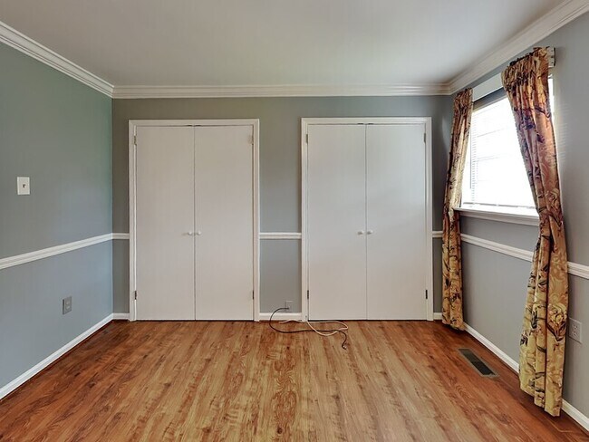 Building Photo - 3020 Wenonah Park Pl SW