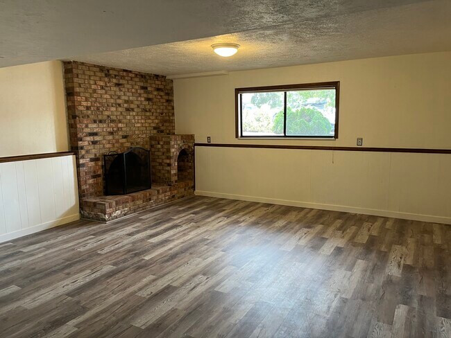 Building Photo - 765 Hermes Cir